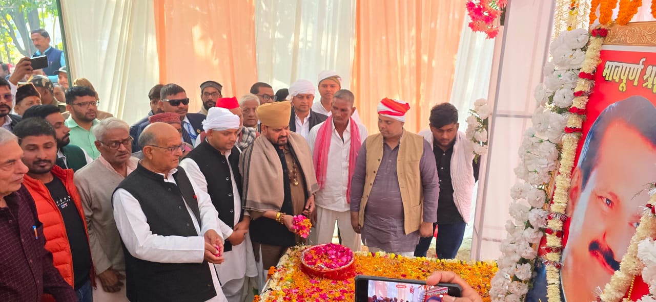 MauNews:चर्चितसांसद ब्रजभूषण सिंह विधायक स्व सुधाकर सिंह के घर पहुंच कर उनको दी श्रद्धांजलि। व्यक्त किया शोक संवेदना।